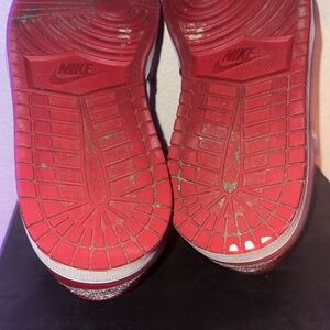 Jordan one low bread toes